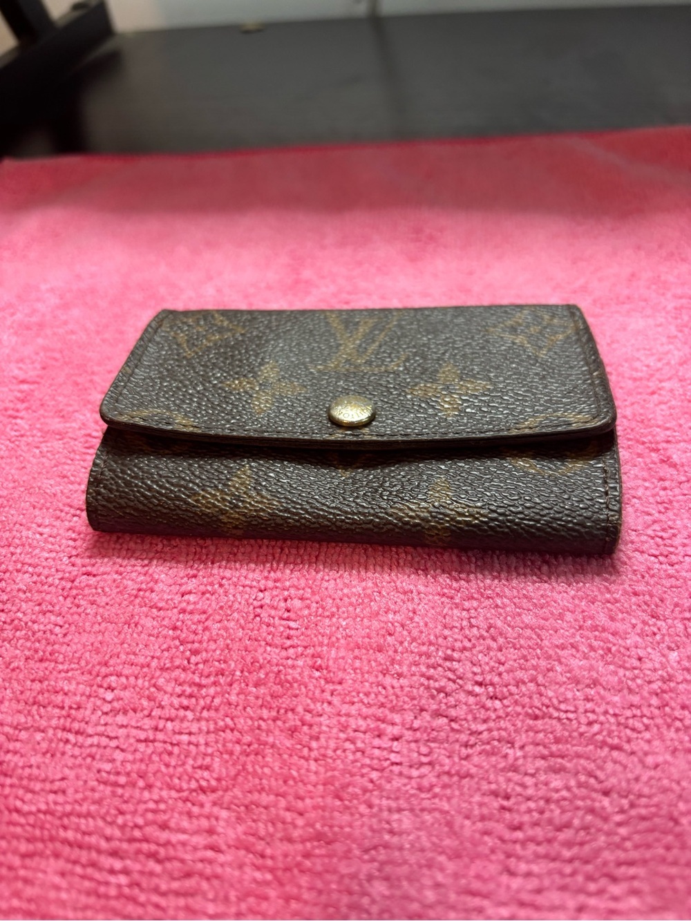 Authentic Louis Vuitton Monogram 6 Key Holder (Multiclés 6)